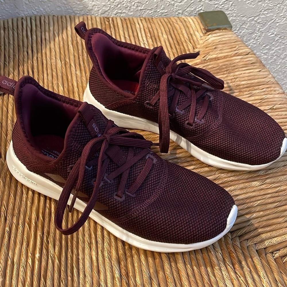 Adidas Women’s 6 1/2 cloudform shoes